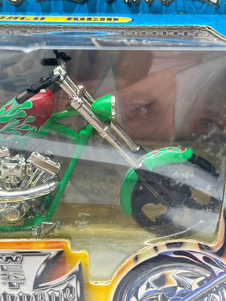 Jesse James West Coast Choppers El Diablo II Modelo Escala 1:18 Verde JJ04-18-12 Foto 3 de 4
