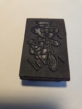 Stempel zum Basteln ➔ BÄR auf FAHRRAD ➔ DDR ➔ Klischee ➔RARITÄT *Gummi auf Holz*