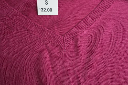 NEW Dress Barn Roz & Ali Womens Knit Acrylic LS V Neck Solid Fuchsia Sweater S - Picture 5 of 8