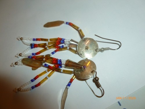 Vtg Pierced Earrings Native Style Silver Tone Beaded Faether Design Dangle Long - Picture 4 of 4