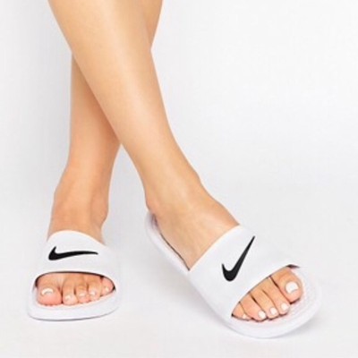 Women's Nike Benassi Shower Slide Sandals White Black Uk Size 6.5 819703-100 | eBay