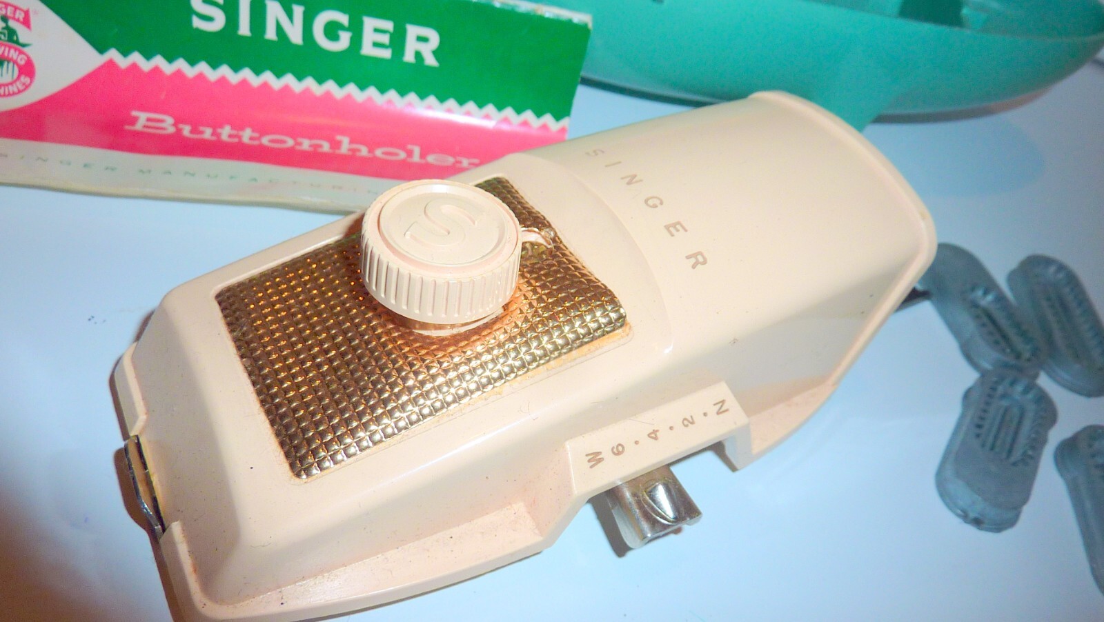 Singer 1960 Slant Needle Buttonholer Mint 489500 489510  With Manual   Complete