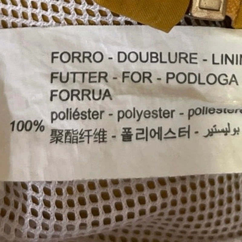 Chaqueta cortavientos con capucha bolsillos cuello alto cremallera amarilla Zara M  Foto 4 de 4