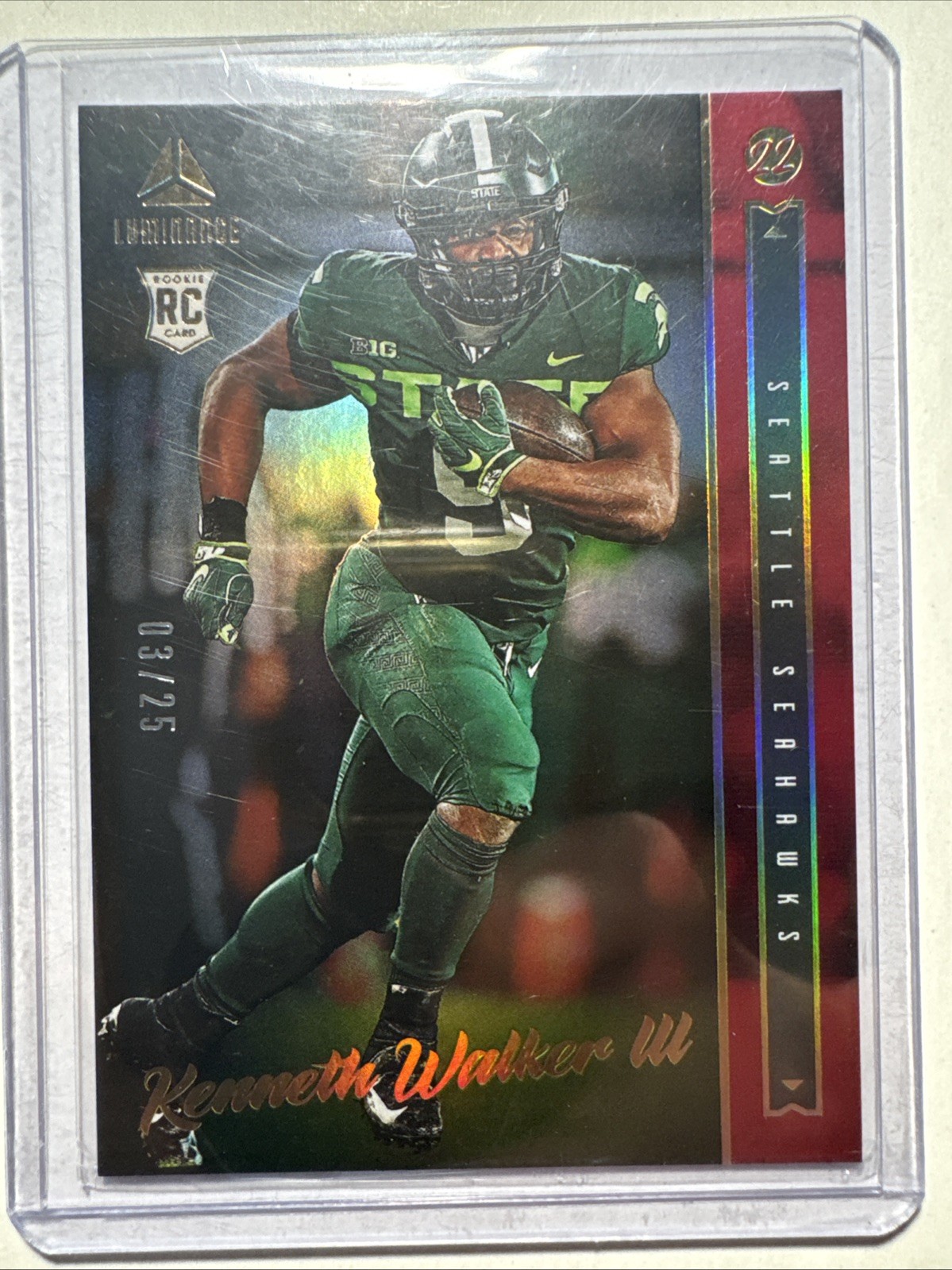 2022 Panini Luminance Rookie Kenneth Walker III #106 Red /25 (RC)