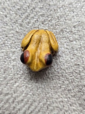 Vintage EC Coqui Artel Small Ceramic Tree Frog Pin