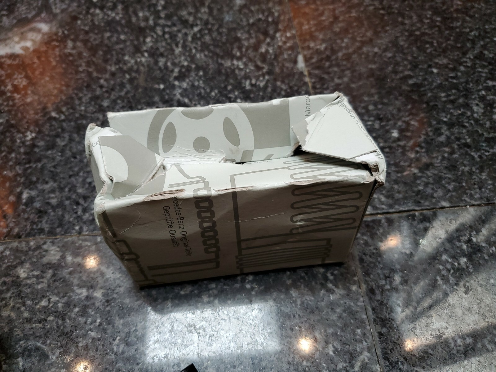 Mercedes SL600 self leveling suspension fluid reservoir 1403200114 new