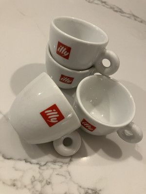 4 x illy Espresso Kaffeetassen und Untertassen 50 ml rotes Logo Keramik