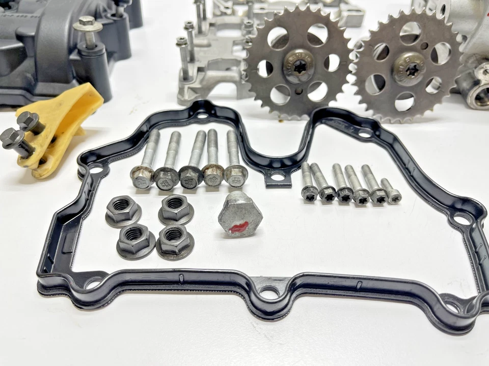 Cubierta de válvula de extremo superior del motor de culata poco kilometraje OEM 2007 BMW F650GS F650 GS Foto 4 de 4