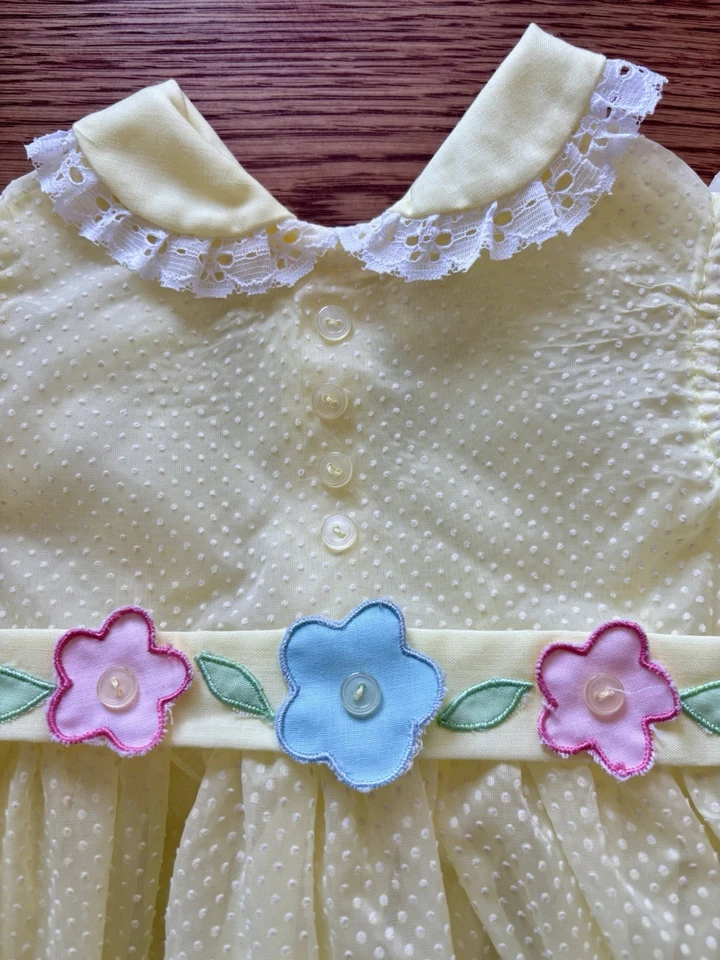Vestido de Pascua vintage amarillo punto suizo bebé volantes encaje delantal 18 meses Foto 2 de 4