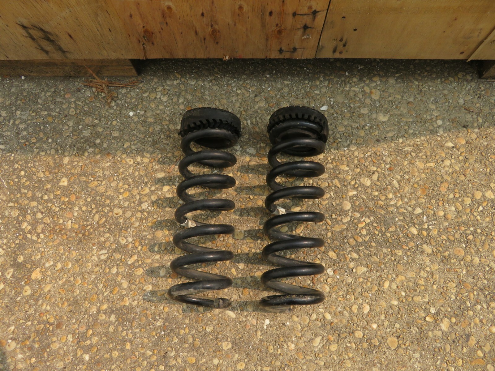 2014-2017 MASERATI GHIBLI RWD REAR DRIVER & PASSENGER SIDE COIL SPRING SET OEM