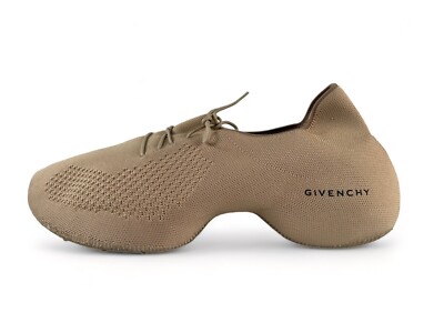 GIVENCHY 13 ベージュ