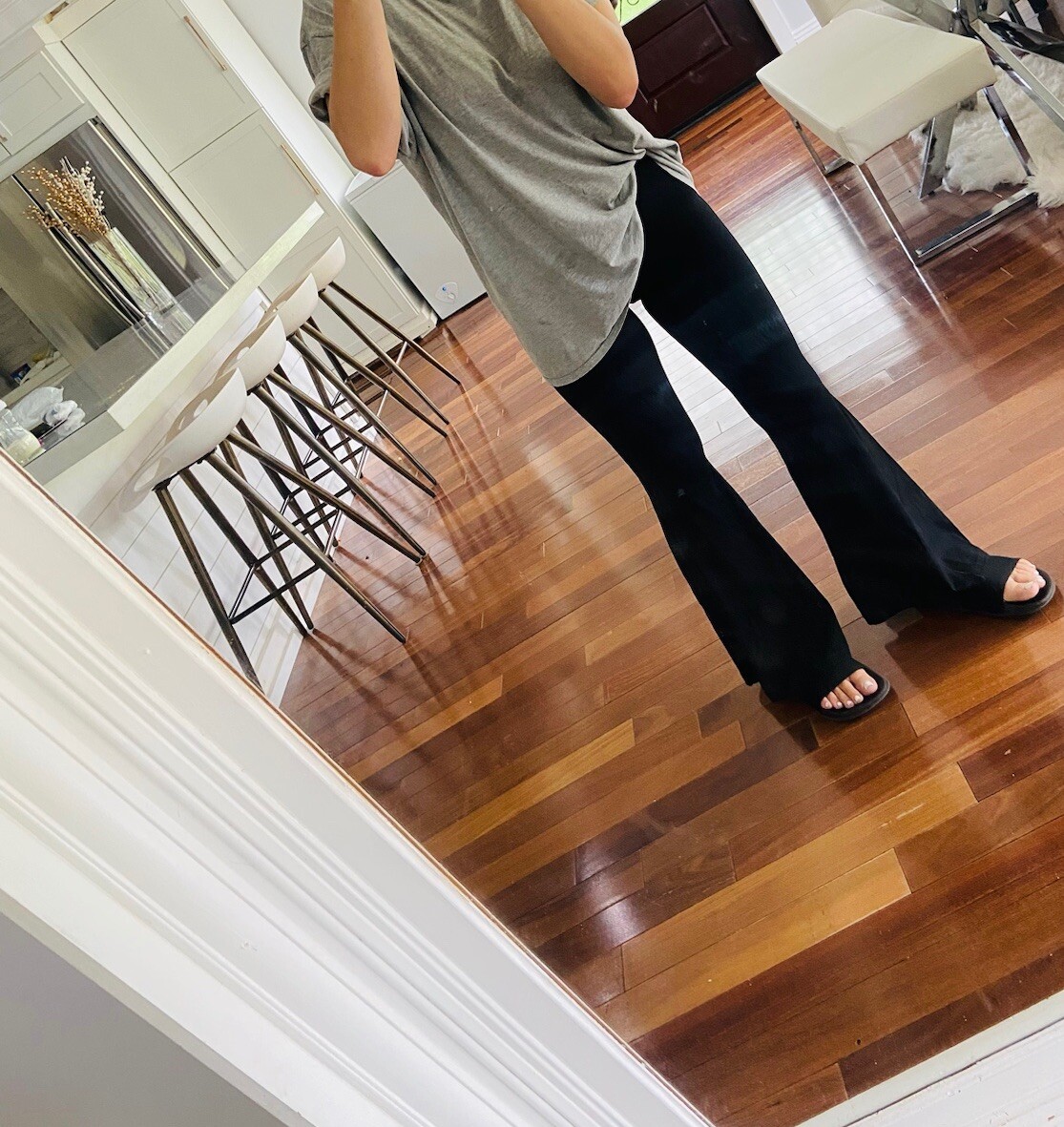 ALTRA Leggings incrociati svasati offline nuovi con etichette taglia M neri vita alta MEDIUM SHORT