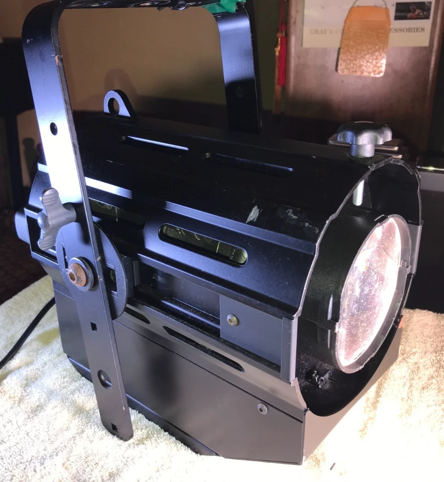 Prism Projection Reveal Junior J1-8K4-B0-EC-PN-VW1 w/Color Changing/Variable CCT - Image 4 of 4