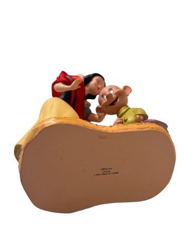 Disney Sketchbook Snow White Kissing Dopey Christmas Ornament 2013 - Picture 5 of 5