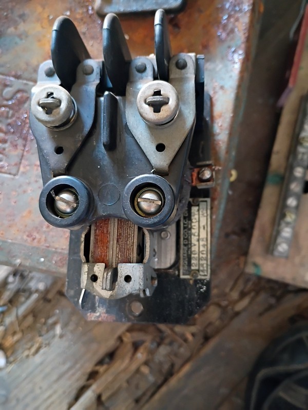 Square  D Switch 462048