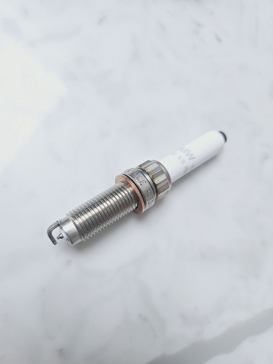 XO一本 BMW and MINI Spark Plug NGK SILZKGR8B8S Genuine BMW/MINI 12