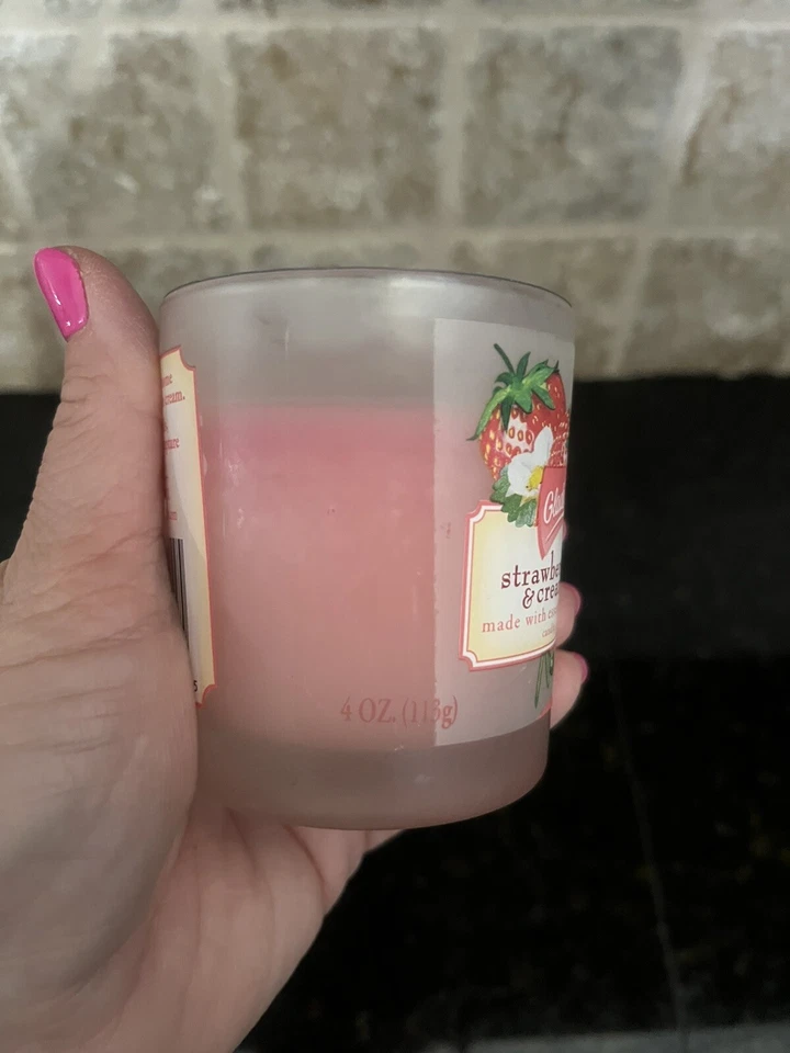 Vela SC Johnson Glade Fresas y Crema 4 OZ Hecha con Aceites Esenciales NUEVA Foto 2 de 2