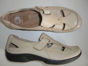 clarks wide fit womens shoes