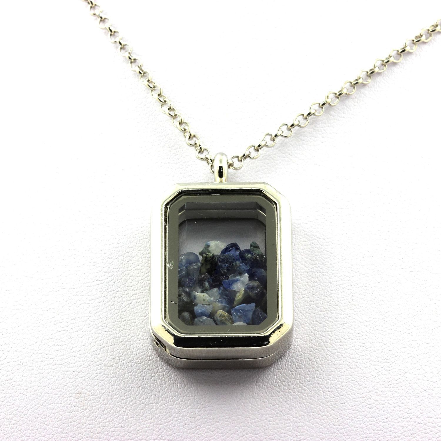 Collier Benitoite brut rectangle à pans coupés pendentif pierre bleue naturelle