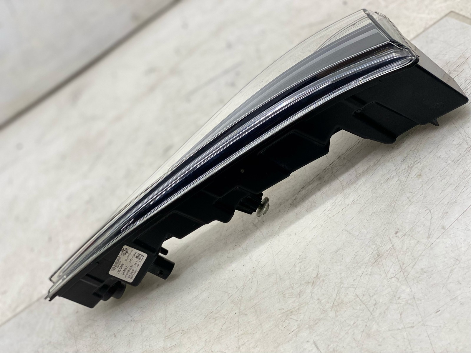 2020-2025 ASTON MARTIN DBX LH LEFT REAR LIFTGATE LED LIGHT LAMP MY83-138453-BD