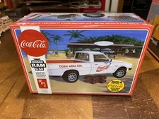 SKILL 3 MODEL KIT 1980 DODGE D-50 COCA-COLA & ACCESSORIES 1/25 BY AMT AMT1306 M