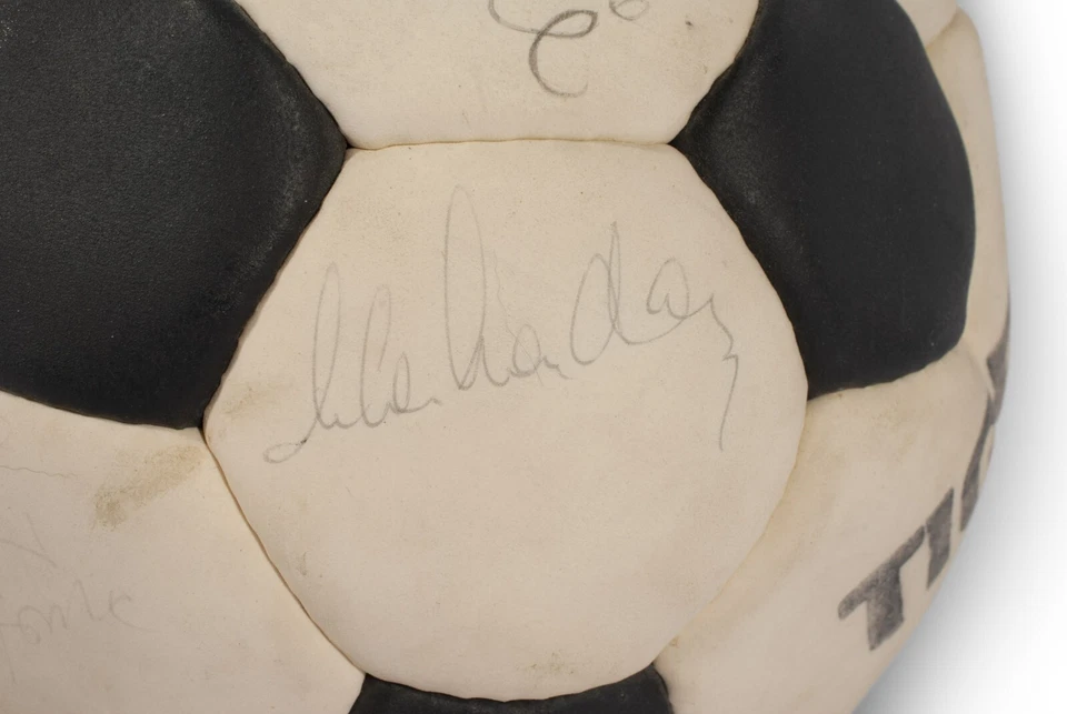 Pele 1970's New York Cosmos Team Signed Vintage Soccer Ball PSA DNA COA - Image 4 of 4