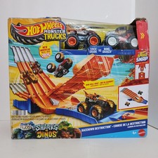 Hot Wheels Monster Trucks Race Down pista di distruzione squali VS dinosauri scatola danni