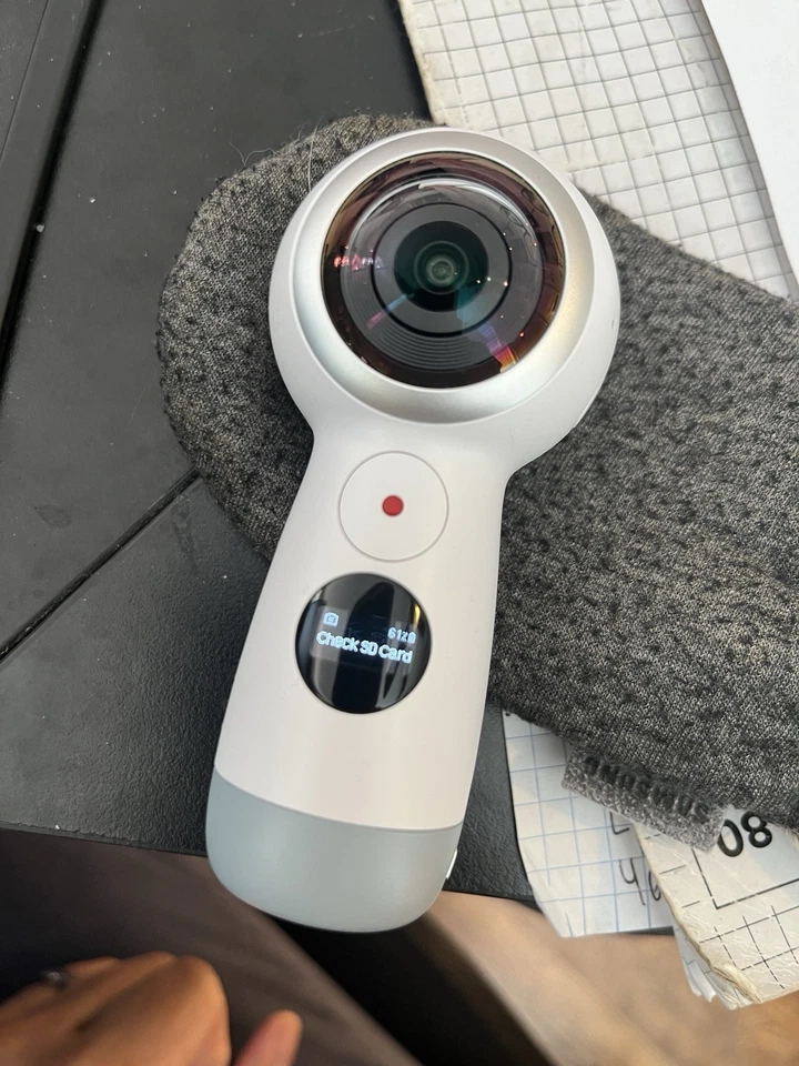 SAMSUNG Gear 360 (2017 Edition) Spherical Cam 360° 4K Camera - White SM-R210 - Image 4 of 4