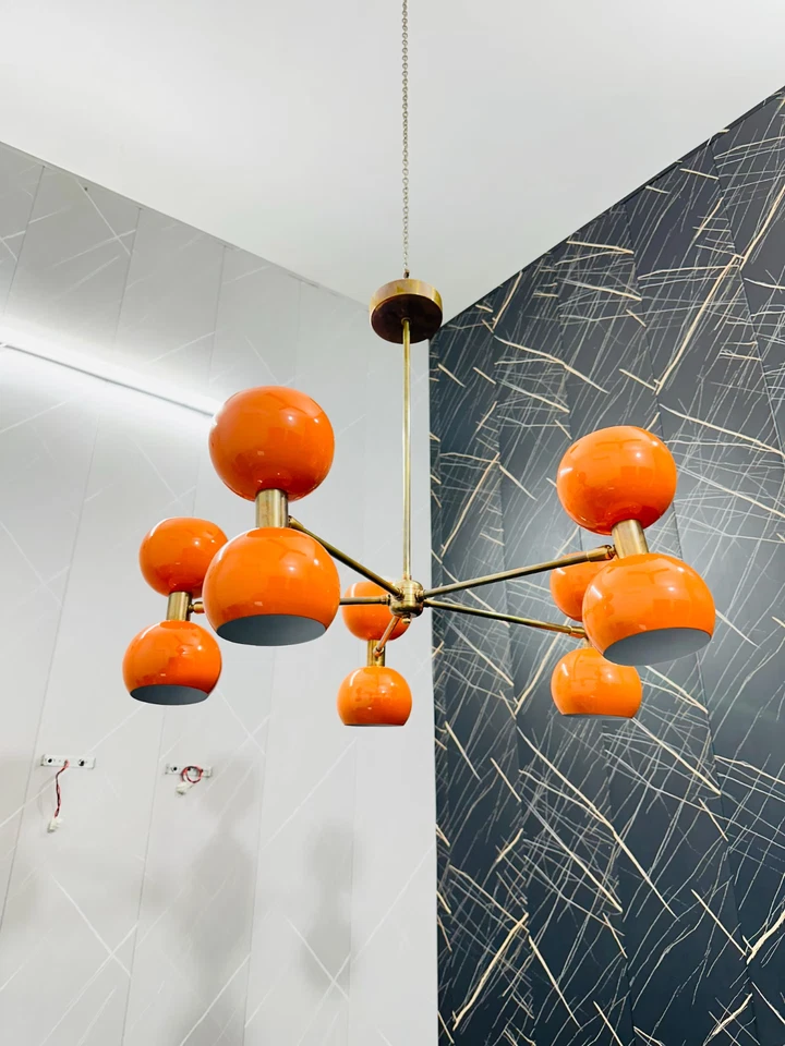 Lámpara Sputnik Mid Century: luz de techo bola de latón y naranja regalo X-mass Foto 3 de 4