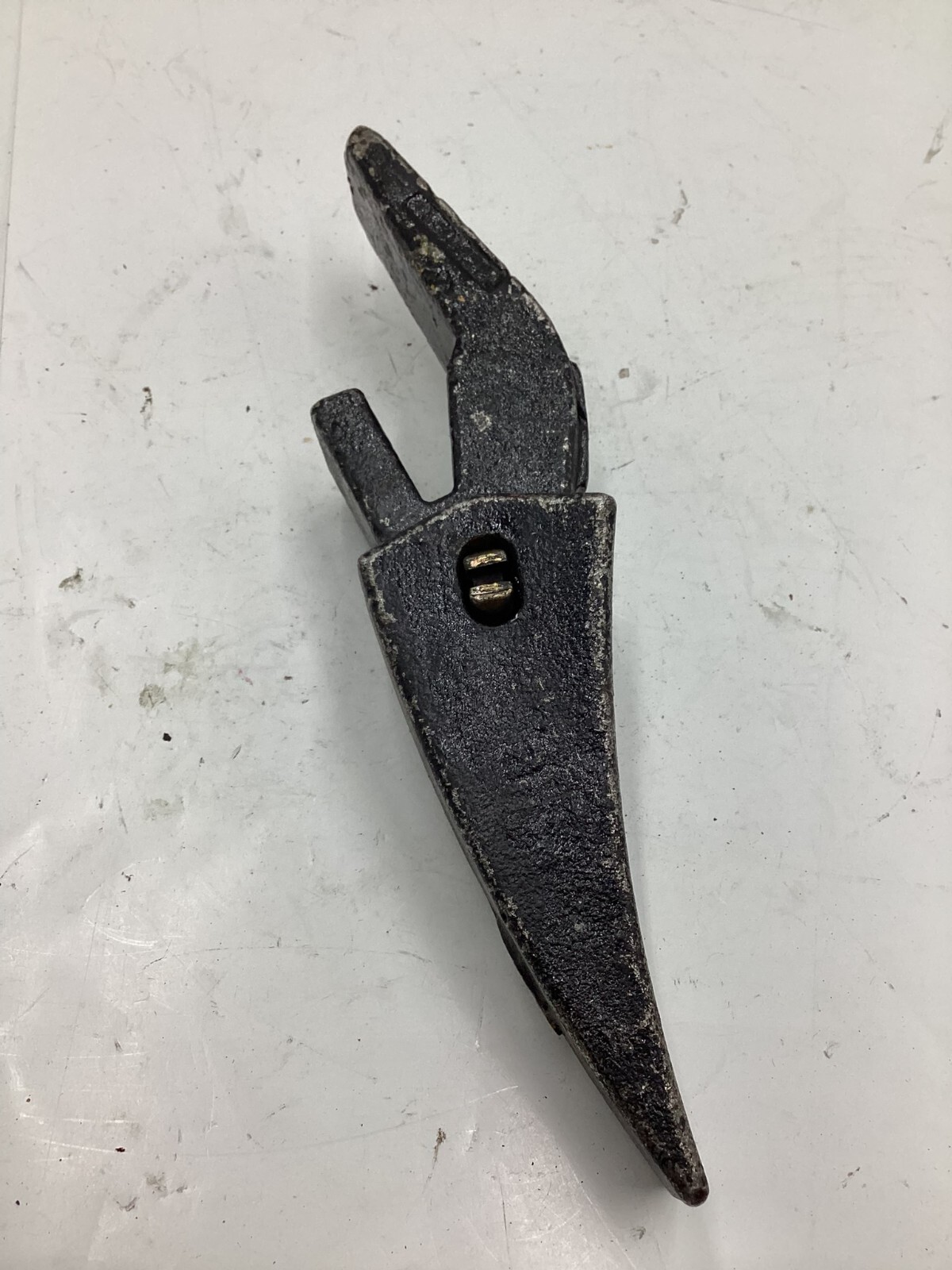 (QTY1) Excavator / Backhoe Bucket Weld On Shank 740W23, Tooth TF23D