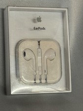 Sealed Apple EarPods MD827LL/A with Remote and Microphone - White