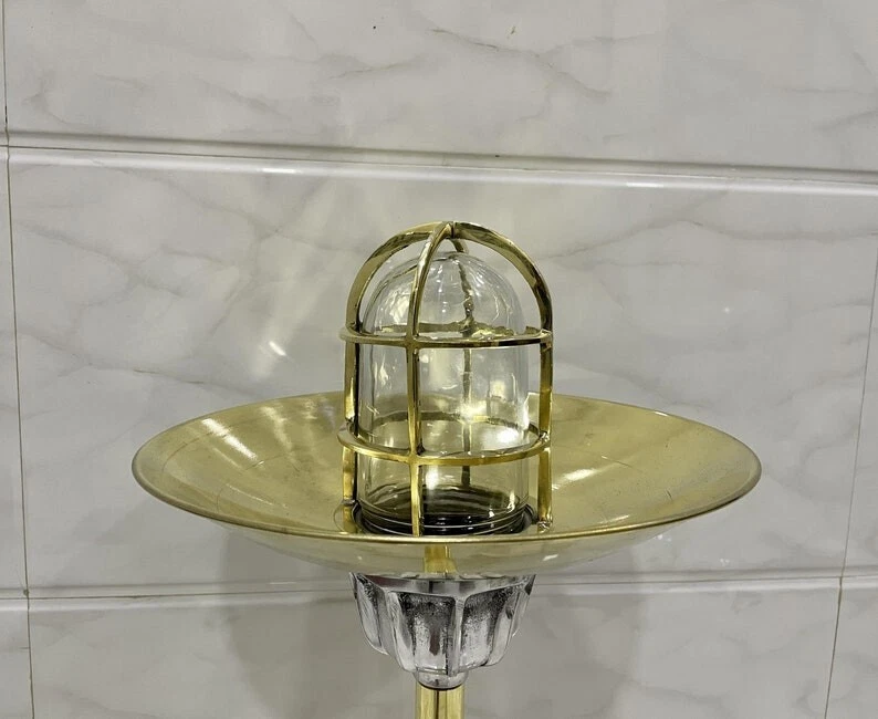 Lámpara de mampara náutica antigua de latón macizo y aluminio vintage con pantalla redonda Foto 2 de 4