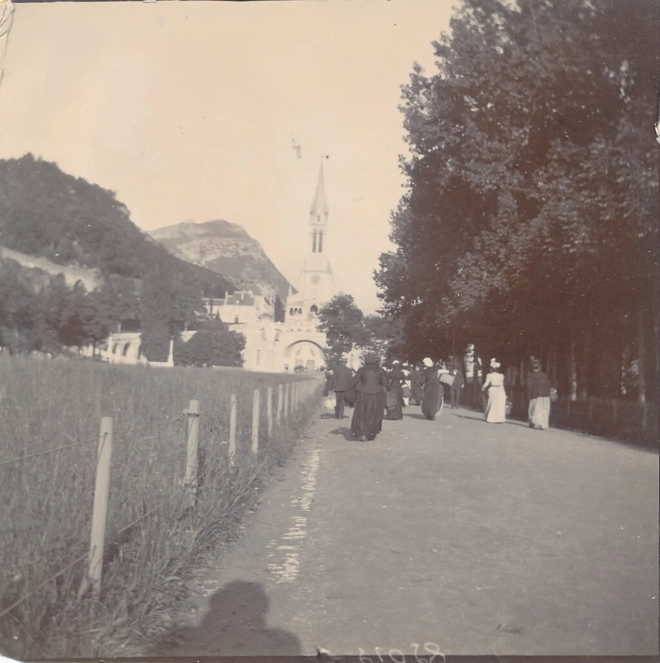 Snapshot animée procession Basilique de Lourdes chemin rue mode 1899 vue - Photo 1/1