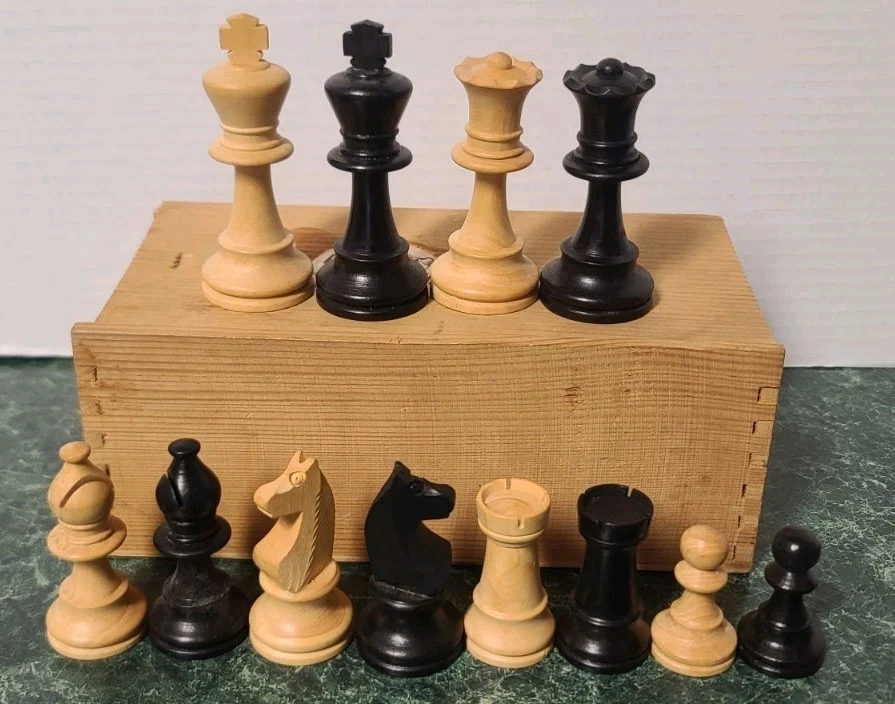 Juego de ajedrez de madera vintage Parker Brothers #670 Staunton Chessman Francia Foto 4 de 4