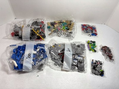Lego sealed bag LOT: 4 large + 4 small. Lot E