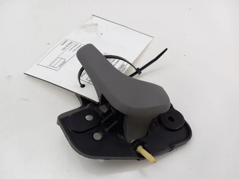 Dodge Caravan 2004-2007 puerta delantera derecha interior manija de puerta Foto 2 de 4