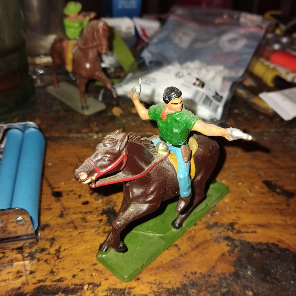 STARLUX 1/32 western cowboy -cavalier . No Britains Timpo Elastolin. Indien - Photo 1/3