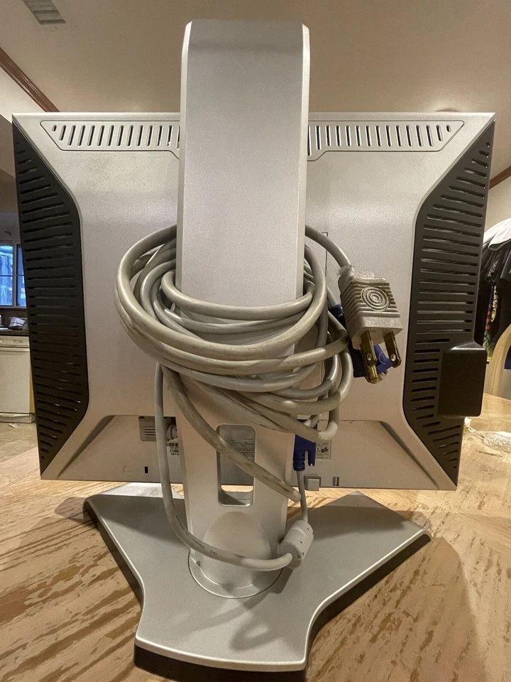 Dell UltraSharp 1908FPT, 19" LCD Monitor w/DVI, VGA, 4 USB Port Grade A+ - Image 2 of 4