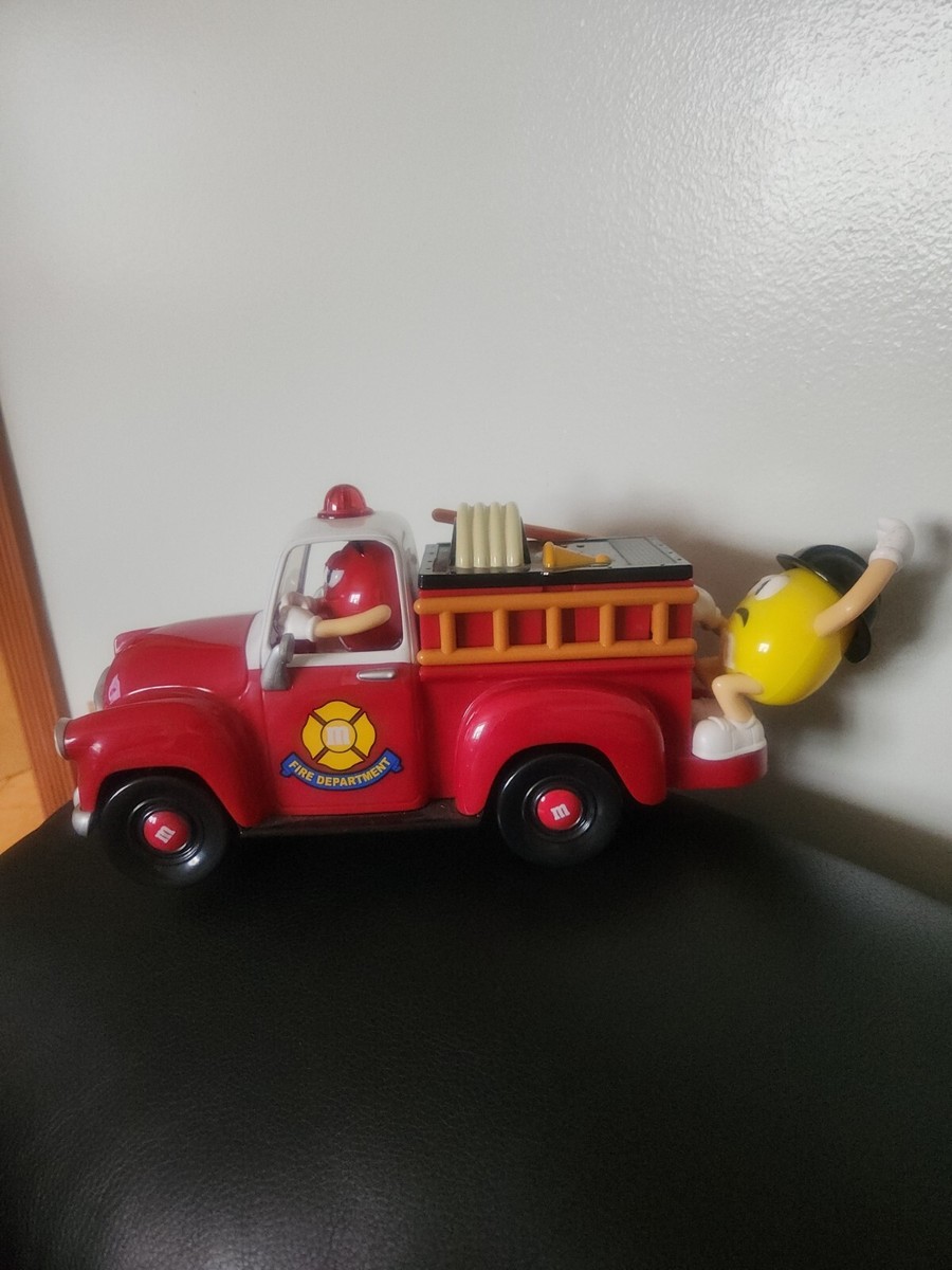 その他 m&m's FIRE TRUCK CANDY DISPENSER M&M's Red's Firehouse Fire Truck Candy Dispenser: Official