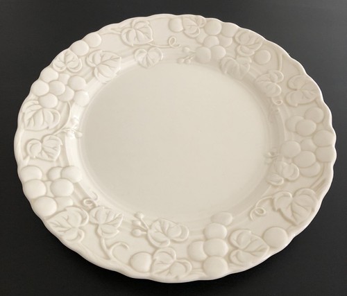 Set Of 4 Metlox - Poppytrail - Vernon Antique Grape White 7-5/8” Salad Plate EUC - Picture 3 of 5