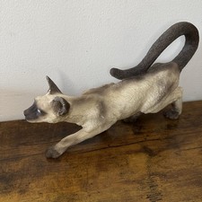 Vintage 2004 United Design Corp. Siamese Cat Figurine Crouching Statue Blue Eyes