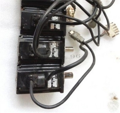 Used 1Pcs Servo Motor Uesd Omron R88M-W20030H-S1 Plc Module tr