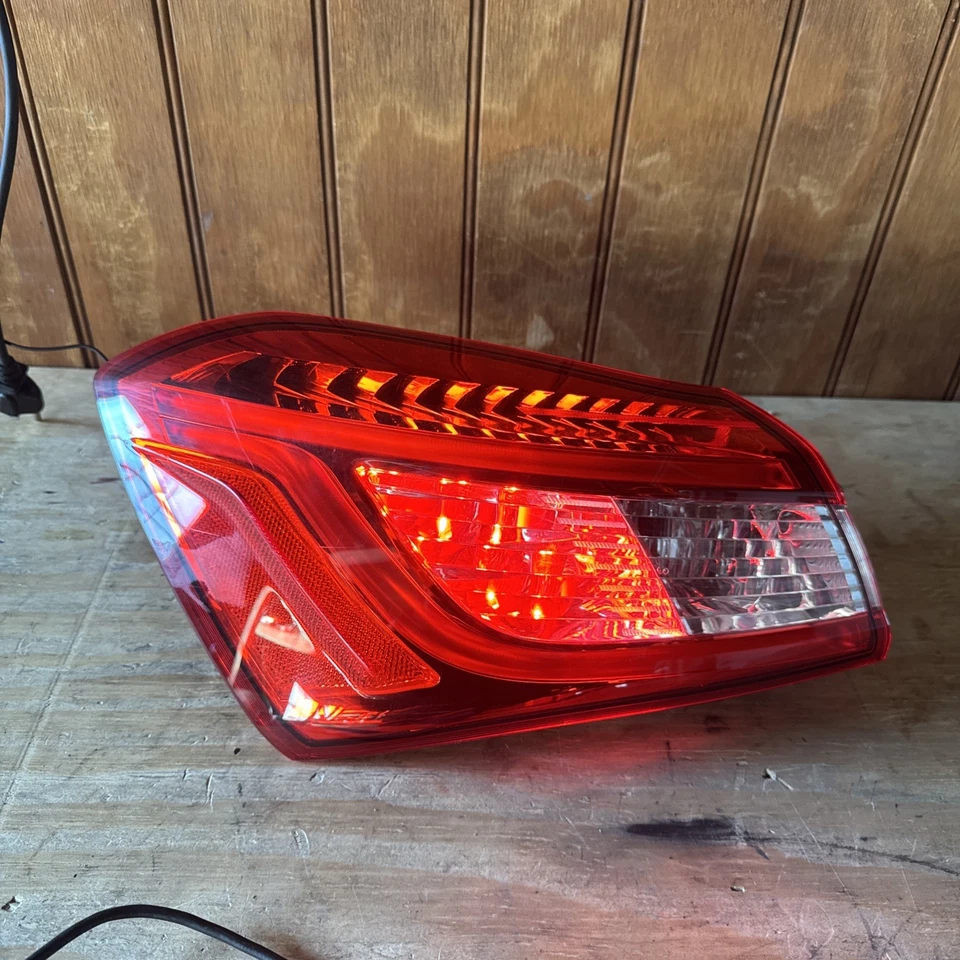 2014-2024 MASERATI GHIBLI LUZ TRASERA IZQUIERDA LADO DEL CONDUCTOR LUZ TRASERA EXTERIOR LÁMPARA OEM Foto 2 de 4