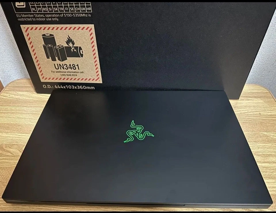 Razer Blade 15 Gaming Laptop RTX 3070 16GB RAM 512GB SSD i7 FHD 165Hz Windows 10 - Immagine 2 di 3