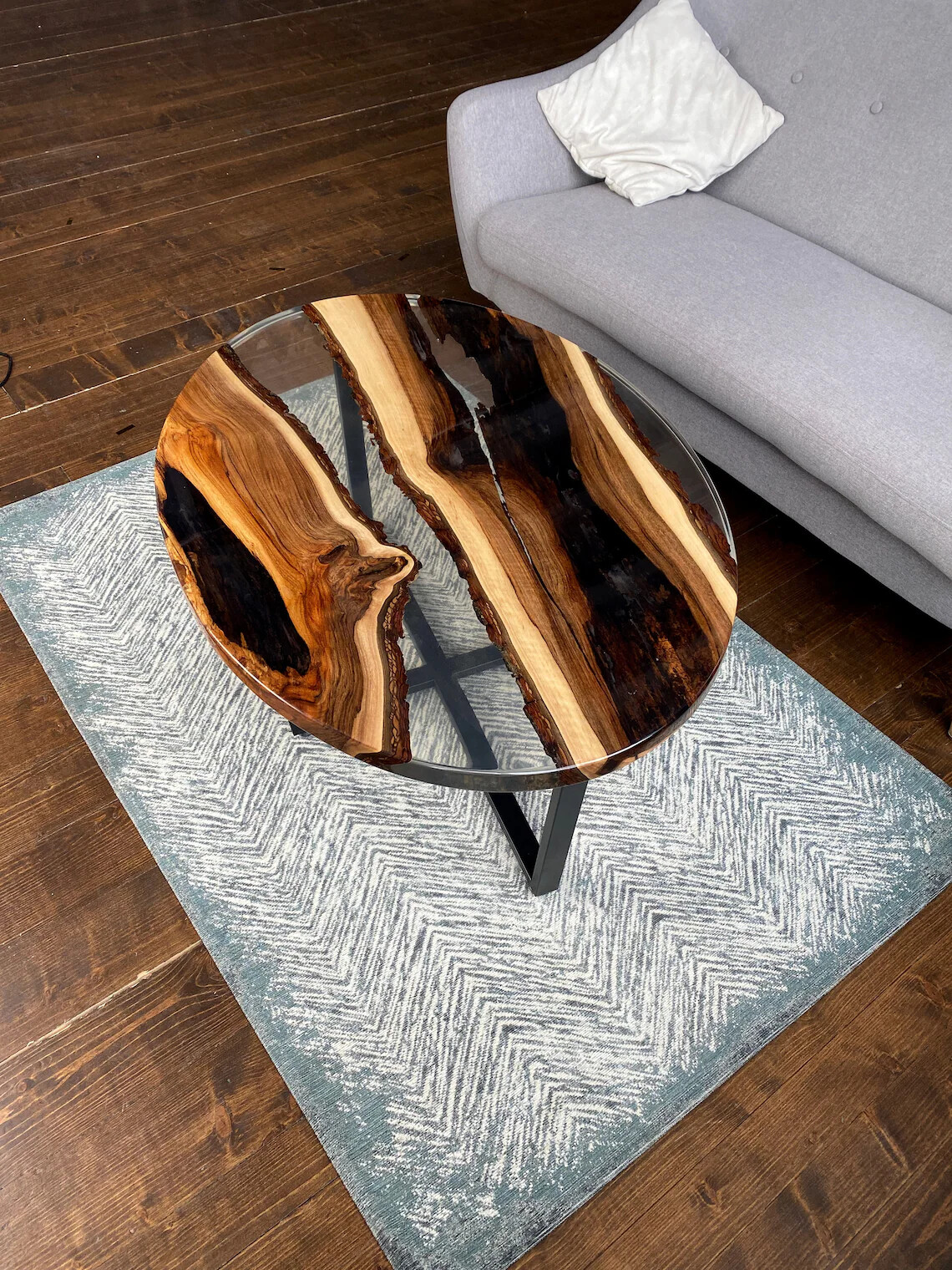 Customized Handmade Clear Epoxy Resin Dining table ,Oval Coffee Table Top Decor