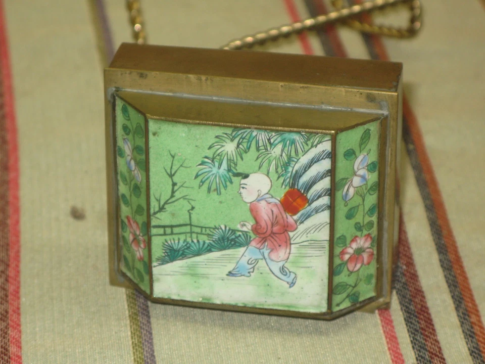 Antigua caja de tabaco de opio pictórica china humidor cobre cantón esmalte sobre metal Foto 4 de 4
