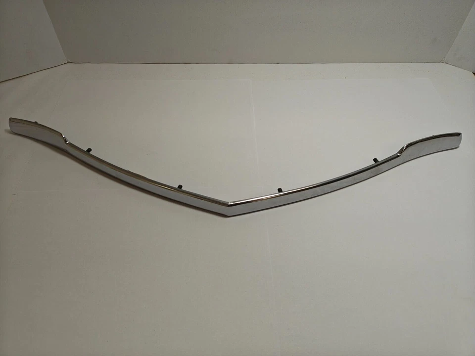 1949 道奇 Wayfarer Meadowbrook 前罩镀铬成型装饰 1240680 NOS。 — 第 3/4 张图片