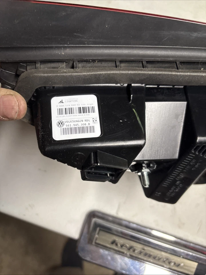 Conjunto de par de luces traseras halógenas para Volkswagen Passat 2016-2019 OEM izquierda derecha Foto 2 de 3