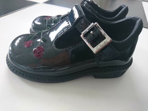 clarks girls shoes size 6