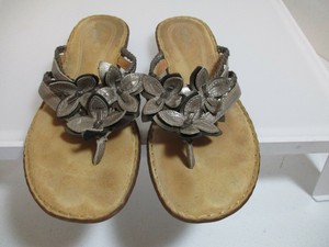 clarks artisan thong sandals